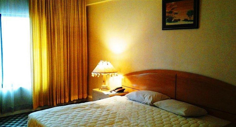 Hotel Washington Дака Екстериор снимка